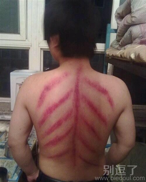 一个哥们的背。。