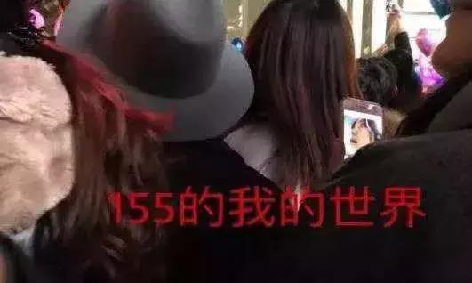 “这姑娘一看就服役过,腰间的痕迹已经说明一切了!”哈哈哈这也太真实了叭~ “这姑娘一看就服役过,腰间的痕迹已经说明一切了!”哈哈哈这也太真实了叭~