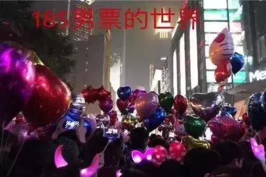 “这姑娘一看就服役过,腰间的痕迹已经说明一切了!”哈哈哈这也太真实了叭~ “这姑娘一看就服役过,腰间的痕迹已经说明一切了!”哈哈哈这也太真实了叭~