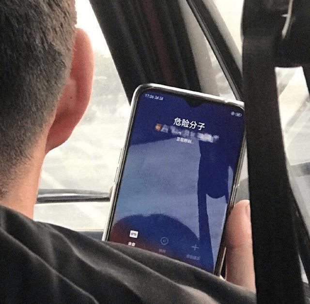 “这姑娘一看就服役过,腰间的痕迹已经说明一切了!”哈哈哈这也太真实了叭~ “这姑娘一看就服役过,腰间的痕迹已经说明一切了!”哈哈哈这也太真实了叭~