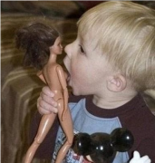 熊孩子早熟了。。 熊孩子早熟了。。