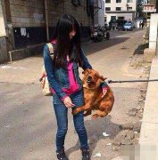 见到美女就扑上去 见到美女就扑上去