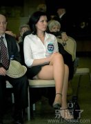 妹子,你裙子太短了 妹子,你裙子太短了