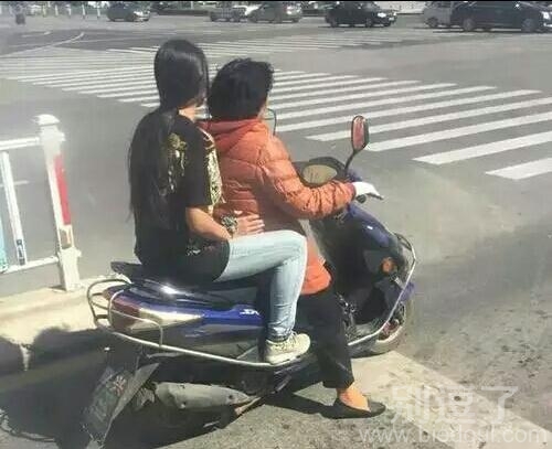 这是一个尴尬的季节 这是一个尴尬的季节