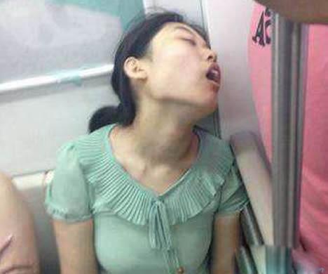 妹纸，睡姿这么贪婪