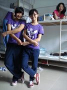 校园里的女生男生们的趣图