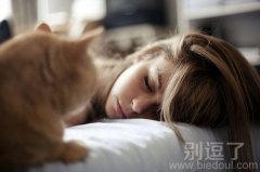 我喜欢这样静静看着你睡觉