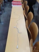 在期末考试占座的人。