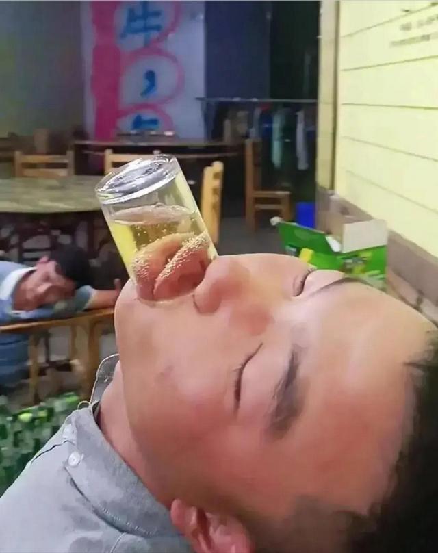 一哥们在殡仪馆守灵,闲着无聊,半夜用手机搜附近的人 一哥们在殡仪馆守灵,闲着无聊,半夜用手机搜附近的人