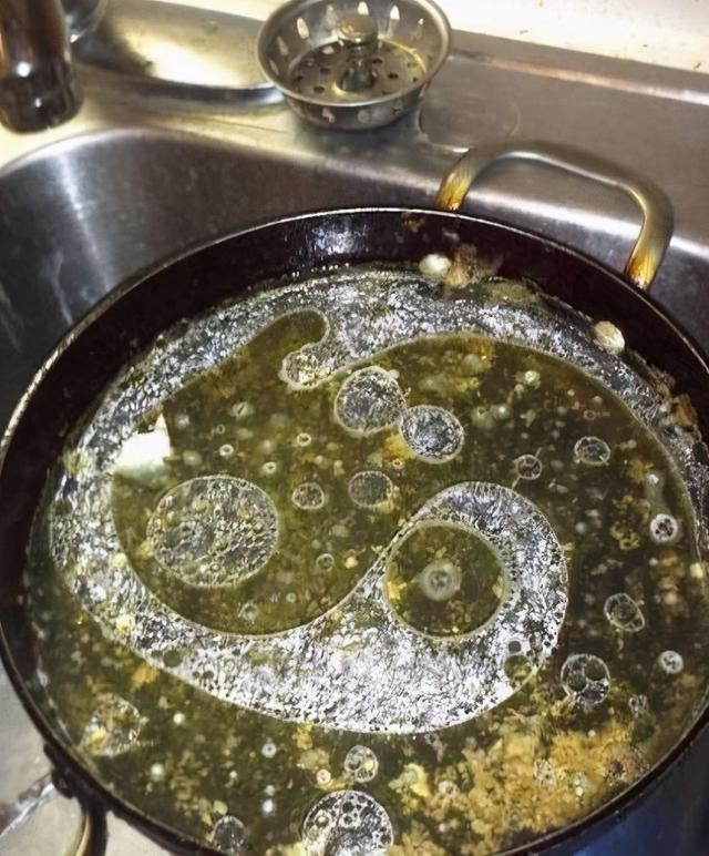 一哥们在殡仪馆守灵,闲着无聊,半夜用手机搜附近的人 一哥们在殡仪馆守灵,闲着无聊,半夜用手机搜附近的人
