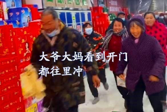 轻松一刻:芭比Q了!过个年把主任看成主人了! 轻松一刻:芭比Q了!过个年把主任看成主人了!