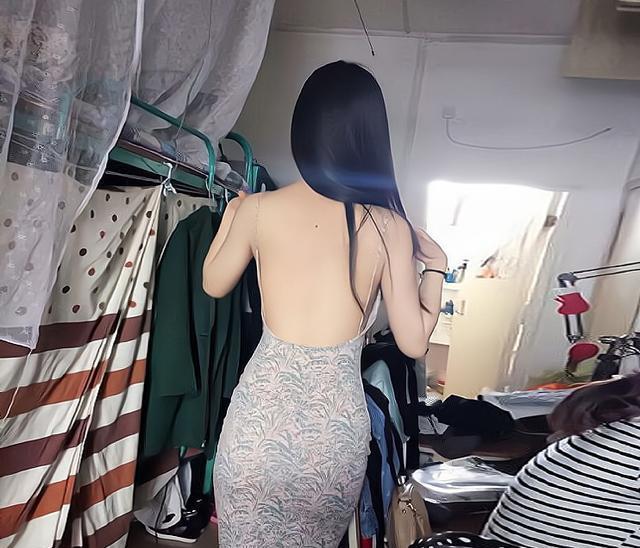 每日一笑:合租的妹子穿得这么清凉,看得我都觉得不好意思了啊 每日一笑:合租的妹子穿得这么清凉,看得我都觉得不好意思了啊