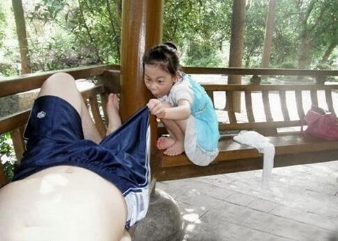 小妹妹你这是看啥呢？