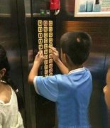 这谁家孩子，是不是欠打？