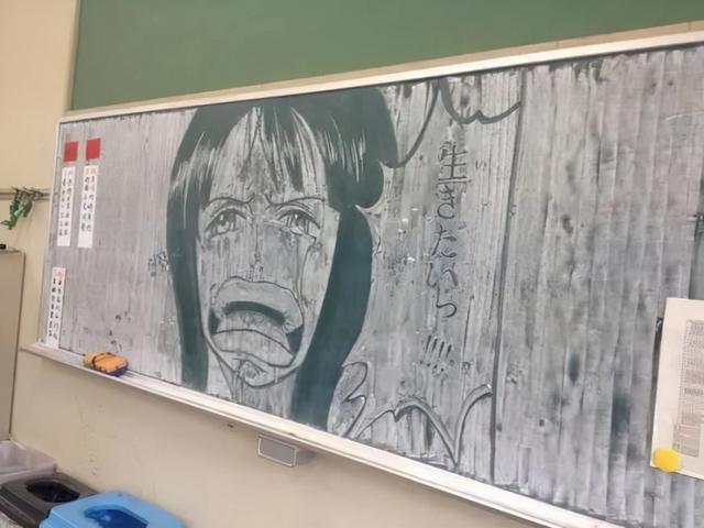 怎们样才能让女朋友把脚从桌子上拿开呢