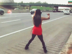 内涵图gif：这是在大街上 能注意点节操吗?