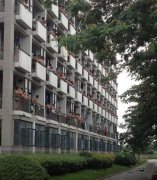 赶紧下来接客