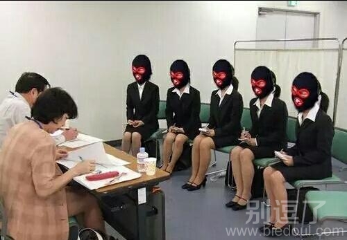 戴面具防止以貌取人