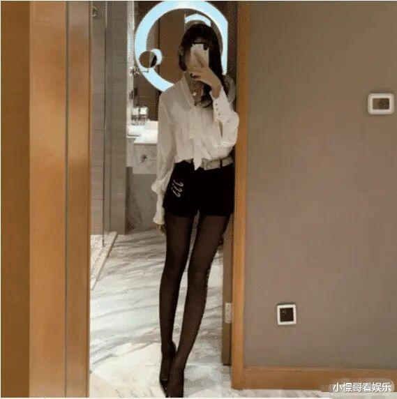 “妹子的自拍照,无意发到公司群,这下注定被炒了!”哈哈哈 “妹子的自拍照,无意发到公司群,这下注定被炒了!”哈哈哈
