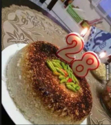 这个生日蛋糕有点硬呀