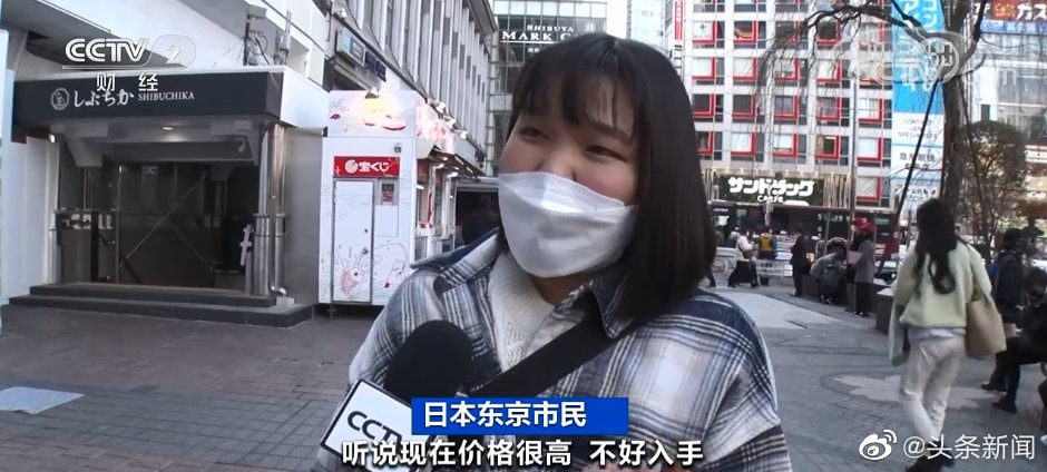 轻松一刻:要想挨着女神睡,玫瑰你就别嫌贵 轻松一刻:要想挨着女神睡,玫瑰你就别嫌贵