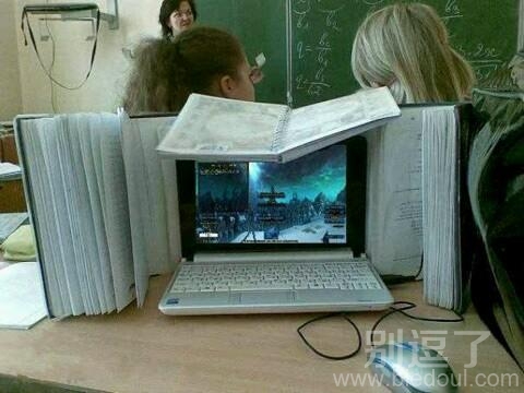 上课不听课的学生。 上课不听课的学生。