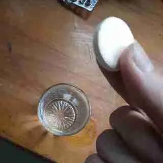 美女你最好换个地方坐,没看出来你旁边的丑男在装睡吗,结局意外 美女你最好换个地方坐,没看出来你旁边的丑男在装睡吗,结局意外