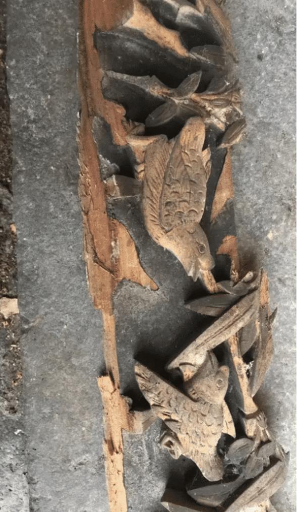 “从老房子的栋梁上掉下来的,应该能换一套海景房吧?”哈哈哈 “从老房子的栋梁上掉下来的,应该能换一套海景房吧?”哈哈哈