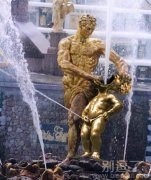 两个玩坏的雕像。。 两个玩坏的雕像。。