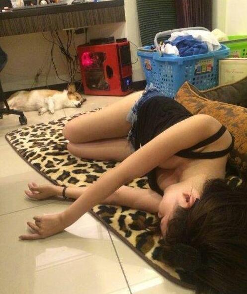 女朋友闺蜜在我家就这样睡着了 女朋友闺蜜在我家就这样睡着了