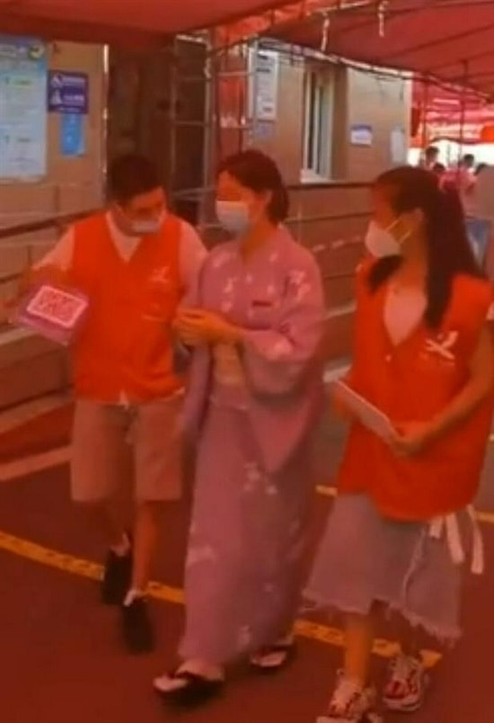 穿日本和服逛街被痛骂!她冤吗? 穿日本和服逛街被痛骂!她冤吗?
