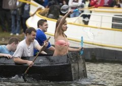 追个女朋友容易吗 追个女朋友容易吗