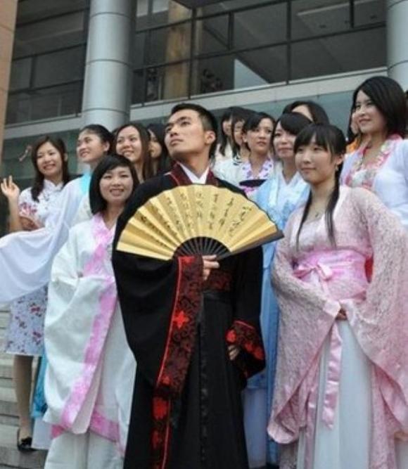 兄弟你这也太招风了吧 兄弟你这也太招风了吧