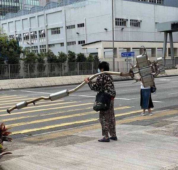 轻松一刻:年轻人越来越会玩了,听说过"鸡关枪"吗? 轻松一刻:年轻人越来越会玩了,听说过"鸡关枪"吗?