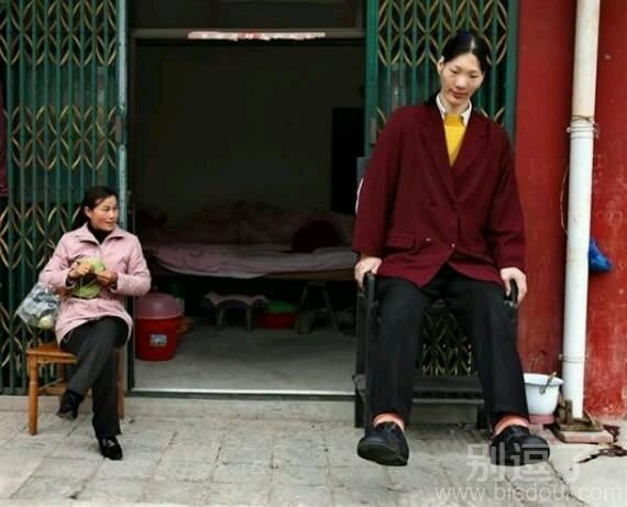 一个很高的人。。。 一个很高的人。。。
