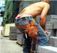 不就搬个砖吗，穿这么性感干嘛！