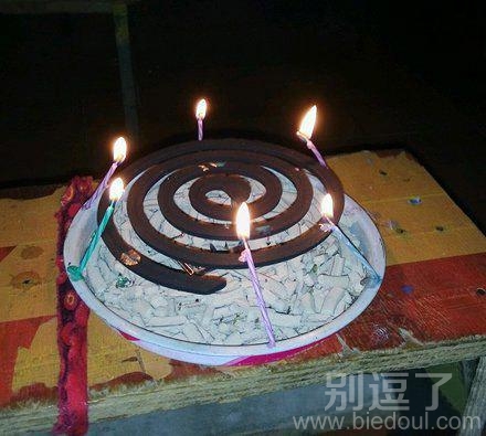 一个蚊香式的蛋糕。 一个蚊香式的蛋糕。