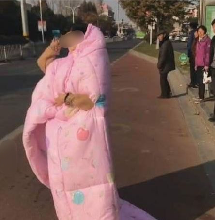 轻松一刻:没钱付车费,女顾客竟然这样做! 轻松一刻:没钱付车费,女顾客竟然这样做!