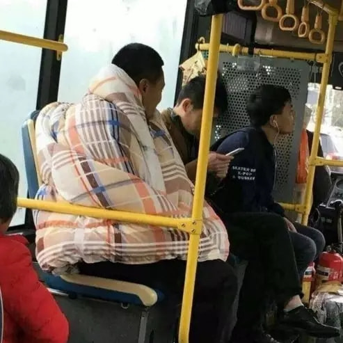 轻松一刻:没钱付车费,女顾客竟然这样做! 轻松一刻:没钱付车费,女顾客竟然这样做!