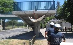 小心你的屁股啊! 小心你的屁股啊!