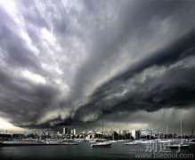 暴风雨来临之前，哇！