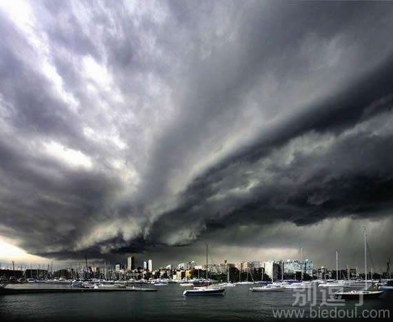 暴风雨来临之前,哇! 暴风雨来临之前,哇!