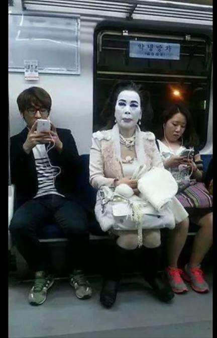 以后谁说她化的妆浓,就给她看这图,这才叫浓妆 以后谁说她化的妆浓,就给她看这图,这才叫浓妆