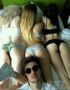 女人堆里的小兄弟。。