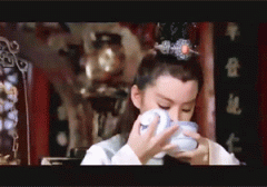 能看出来她是女扮男装吗？