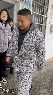 被铲车接送也太酷了吧！