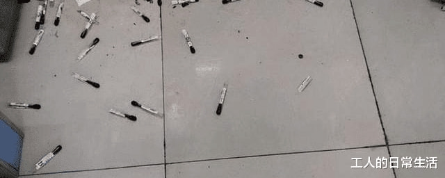 “医生上厕所去了,我打翻了这个!”现在跑还来得及吗? “医生上厕所去了,我打翻了这个!”现在跑还来得及吗?