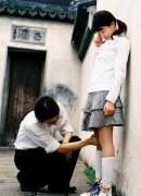 不是就是拍个照片吗，怎么还上手了呢？