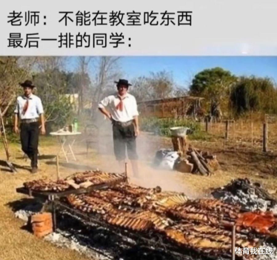 老弟:“哥!别回来了,爸妈发现你在家藏的东西了...”哈哈哈 老弟:“哥!别回来了,爸妈发现你在家藏的东西了...”哈哈哈