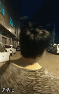 为了给女儿扎辫子好看只能在这个男人头上先练练了！